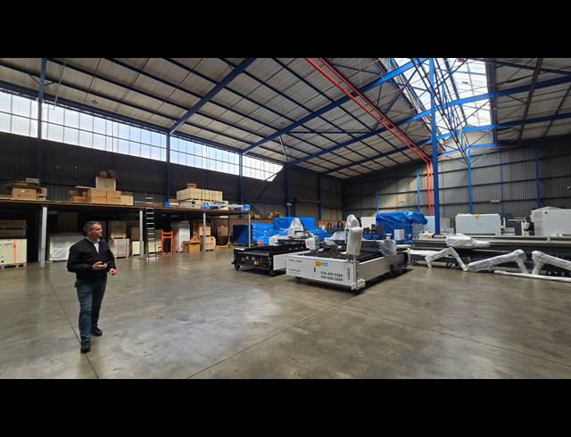 2,170M² WAREHOUSE TO LET IN SPARTAN
